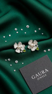 Lunéa Pearl Bloom Earrings