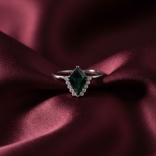 Silver Plated Emerald Radiance Green Crysta Statement Ring